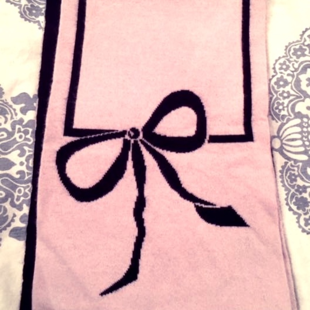 Banana Republic reversible scarf in pink and black